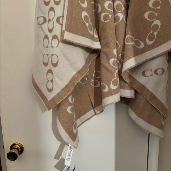 Coach Signature Poncho - Picture 5 of 5
